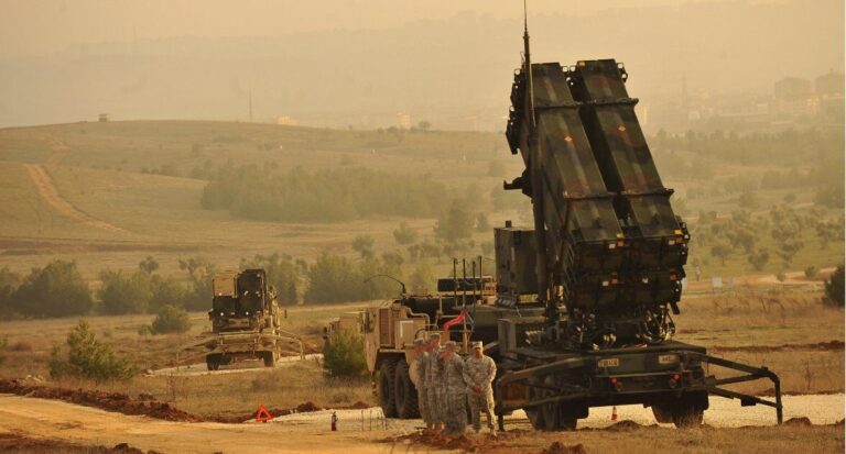 Image accompanying the article on the nearly 300 Chinese-made SF-200 drones launched by Iran and intercepted by US Patriot missile systems.